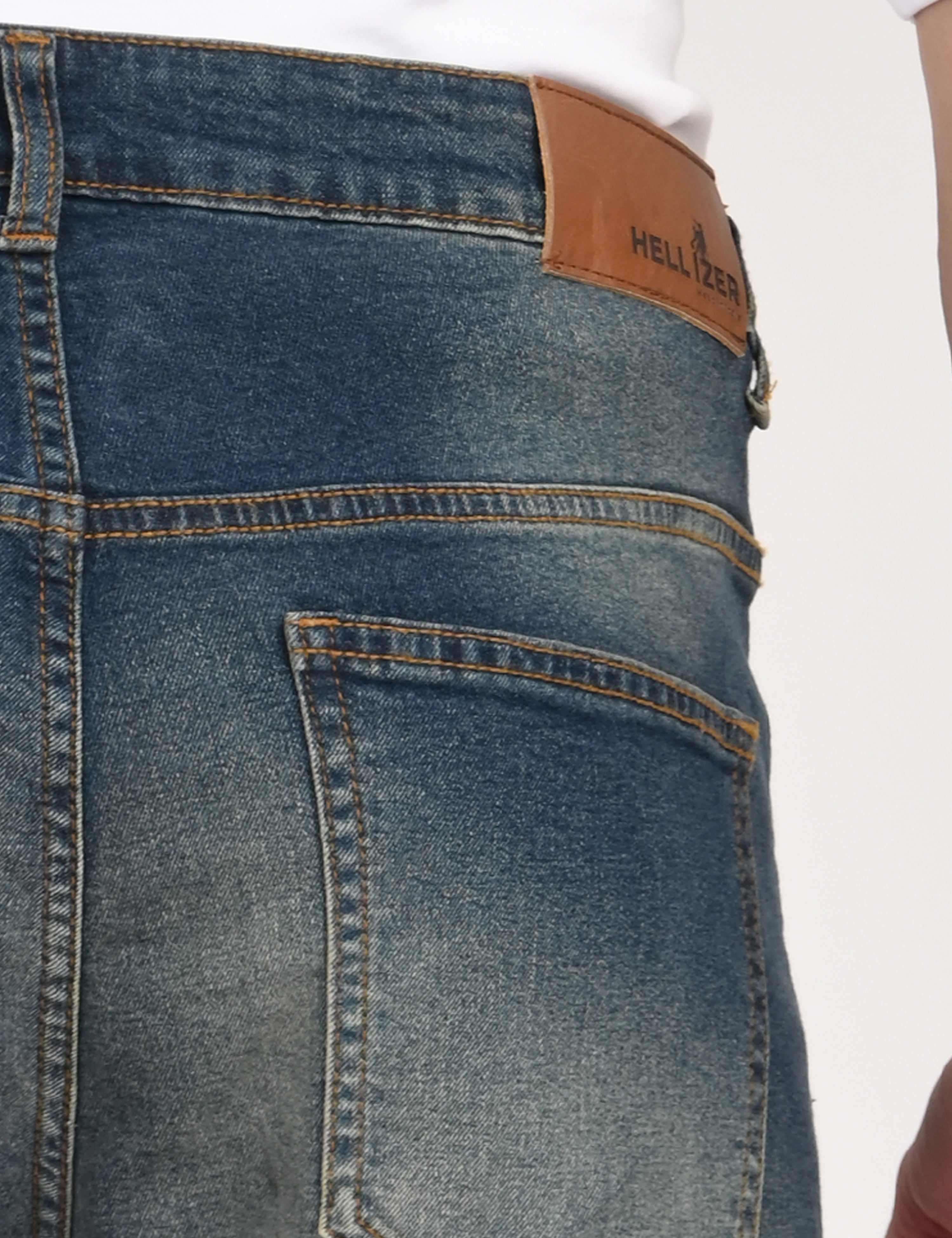 Men Slim Fit Mid-Rise Distressed Jeans